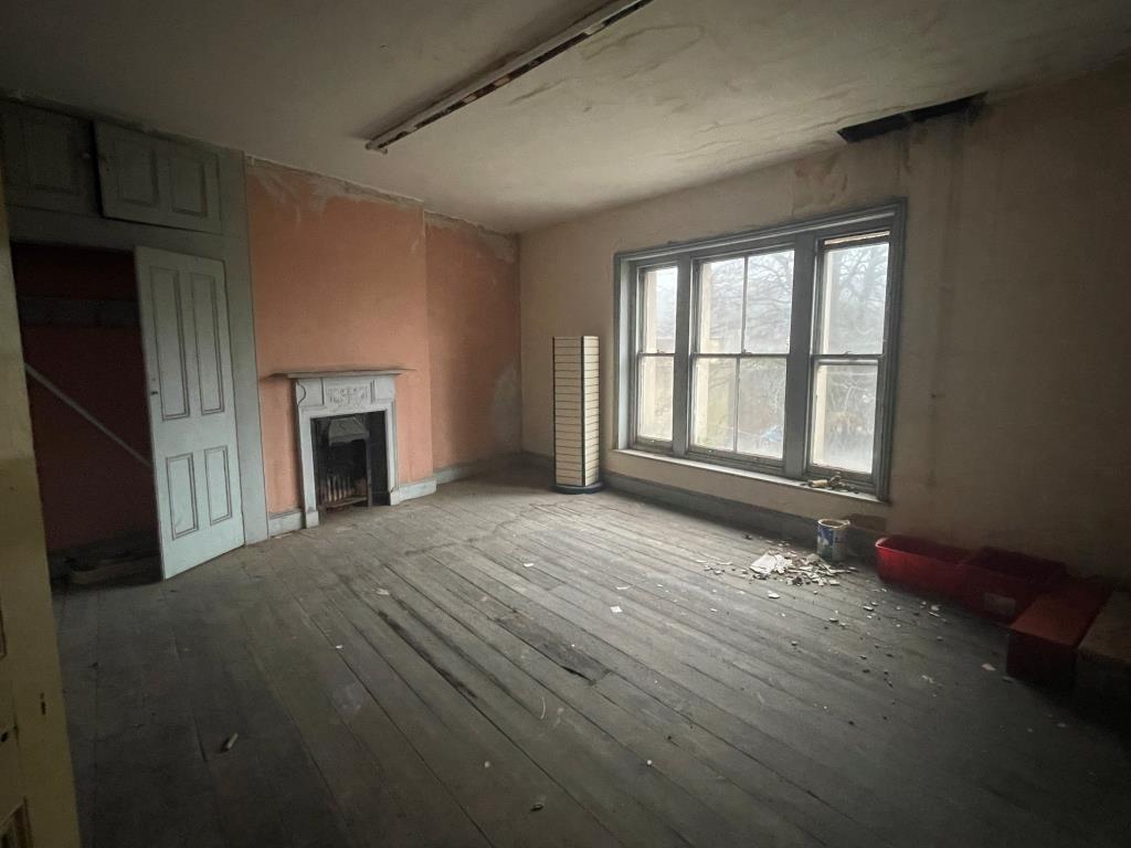 Lot: 45 - TOWN CENTRE PROPERTY WITH VACANT UPPER PARTS - Empty room with fireplace